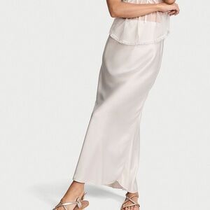 Victoria's Secret Cream Satin Maxi Skirt Size Medium